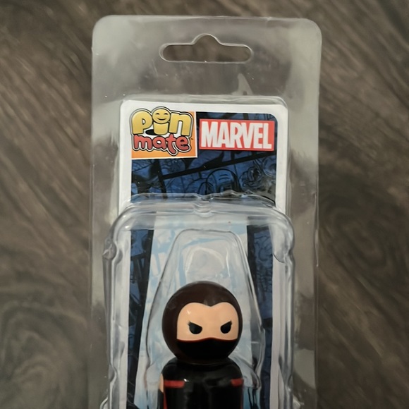 Marvel (Elektra) #76 Pin Mate Wooden Figure - Picture 4 of 8